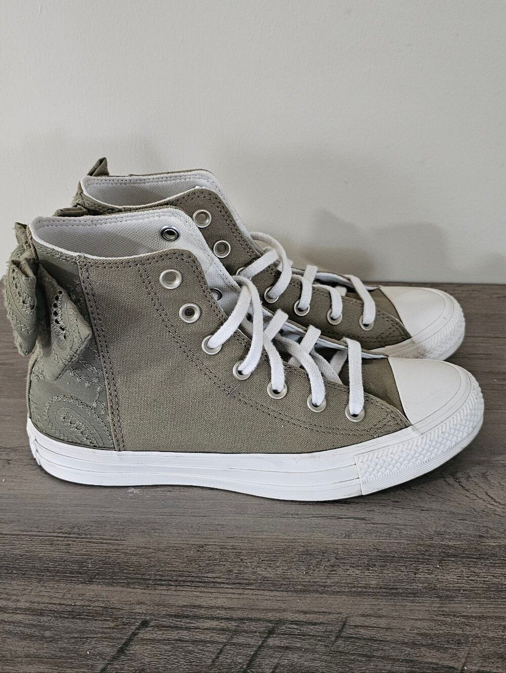 Converse All Star Women High Top Sneakers Moss Green Bow Accent Embroidered 7.5